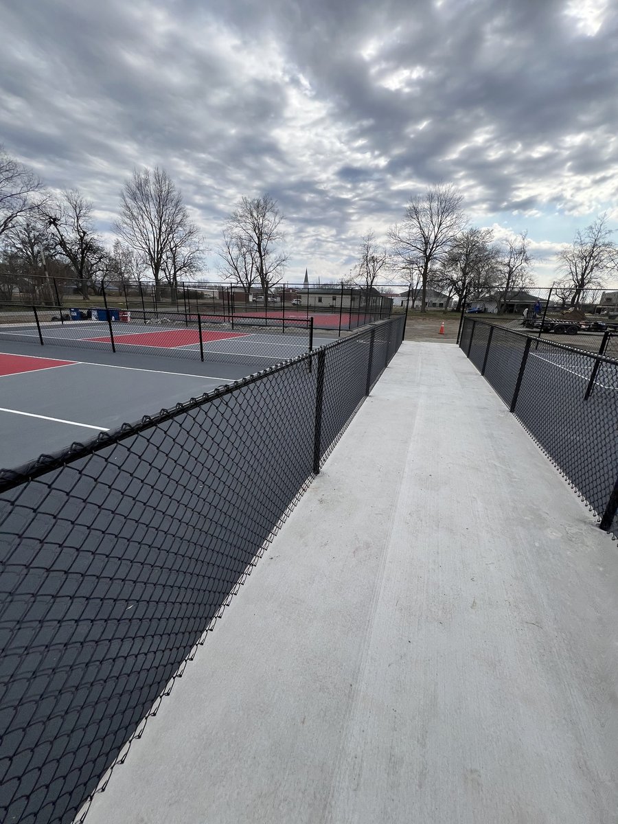 Privacy Fence vs Chain Link: Which Is Right for You? — Landeros Fence North Texas