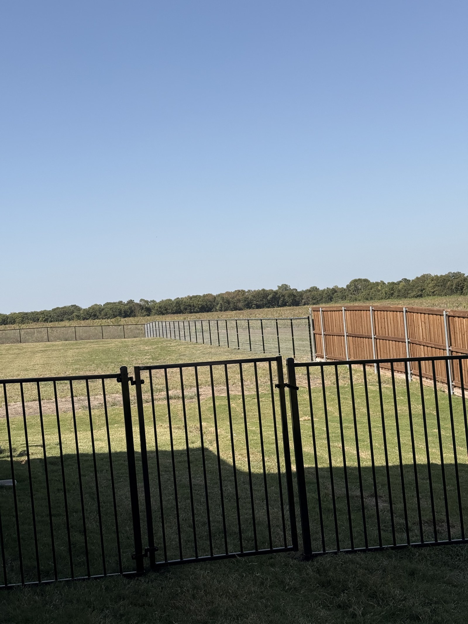 Completed fence project in North Texas by Landeros Fence & Construction